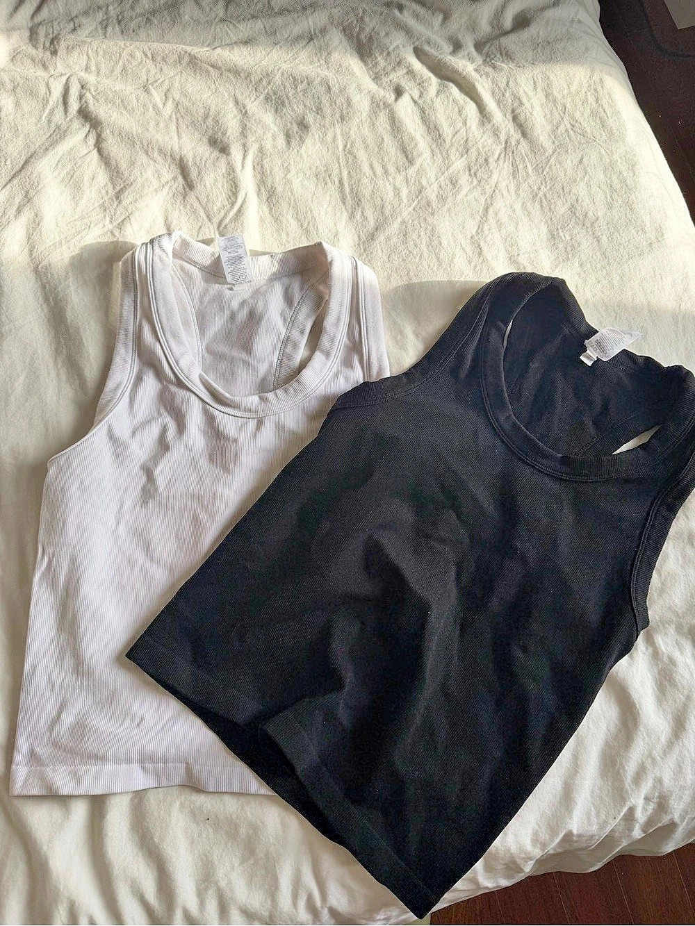 REFLEX Ribbed Tank Tops in Black & White Size Medium (set)